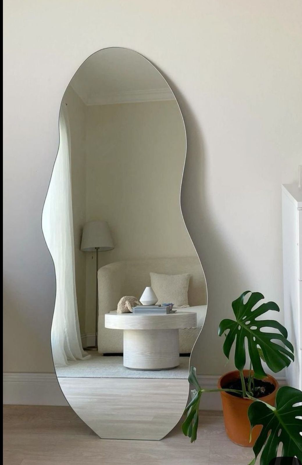 Modern Wavy Sticker Mirror – Aesthetic Wall Décor